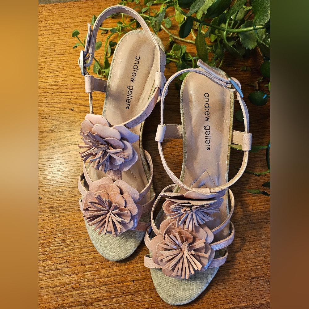 Andrew Geller Women's Floral Sandals Size 9M 3" Heels Rose Salmon Colored